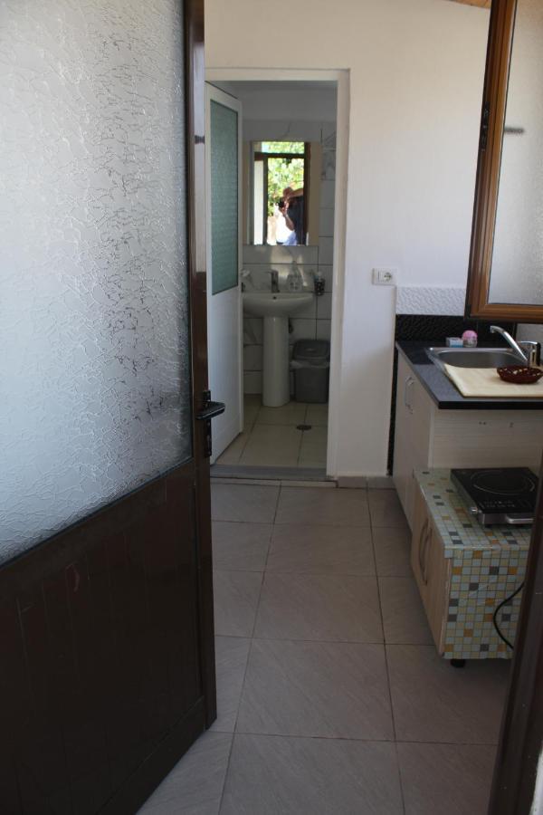 Guesthouse Benardo Sarande Luaran gambar